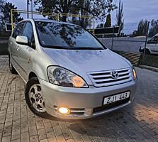 Продам Toyota Avensis Verso 2002 г
