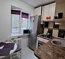 В продаже двухкомнатная квартира - лаборатория в самом сердце центре .