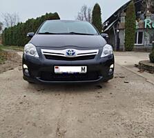 Тойота Аурис 2010 г. гибрид, 1,8.