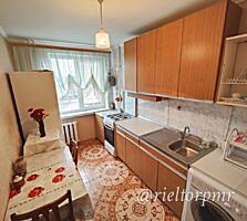 Продаётся уютная 2-комнатная квартира в центральной части города.