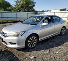 Honda Accord 2.0 hybrid.