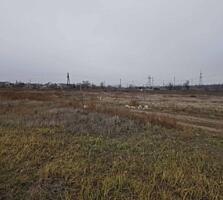 В продаже земельный участок в Ильичанке. Участок правильной формы, ...