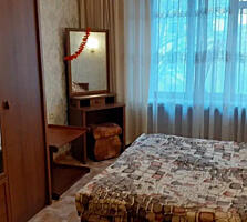 Продам 2-комнатную "сталинку" у моря, ул. Белинского