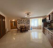 Просторная квартира для большой семьи у моря – ЖК «Каменный Цветок», .