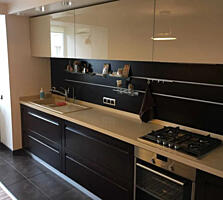 Продам 3х комнатную квартиру , рядом центр.