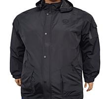 Geacă pentru bărbați demi-sezon de dimensiuni mari.