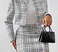 Продам новый твидовый костюм