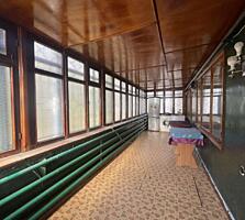 Продам просторную квартиру на Черемушках, с узаконенной верандой.