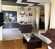 Трехкомнатная квартира на проспекте Шевченко