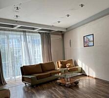 Большая квартира кухня-студия и спальня