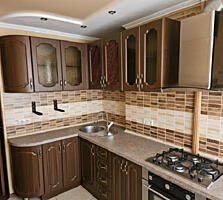 Продам трехкомнатную квартиру в Корабельном (р-н 54 школы)