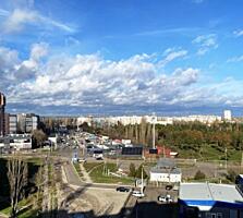 Продаю простору, з цікавим плануванням 2к. квартиру на Намиві