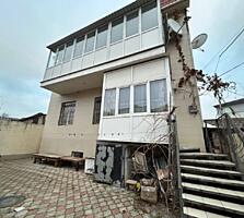 3 поверховий будинок зі своїм двориком, 202 кв. м. вул. Наваринська