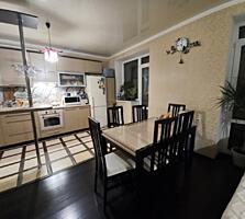 Предлагается к продаж уютная двусторонняя квартира в кирпичном доме — 