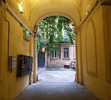 Предлагается к продаже просторная комната 23 кв.м, оформленная в ...