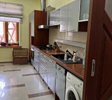 Продам квартиру 99.6 кв. м., 4/4, ул. Успенская/Маразлиевская.