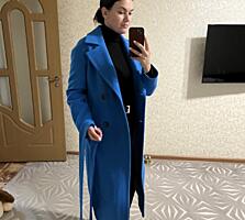 Классное пальто необычного цвета