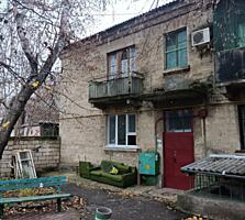 Продам 2-ком. кв. 2/2 Центр г. Бендеры под ремонт.