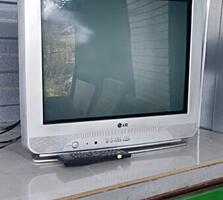 Телевизор LG плоский экран, отличное состояние