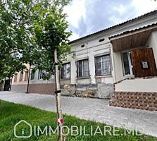 Casă, sect. Centru Vă propunem spre vânzare casă amplasată în sect. ..