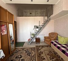 Продается светлая и просторная двухуровневая (почти двухэтажная) ...