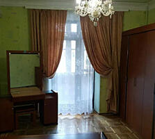 Продам 3х комнатная квартира в центре (сталинка)