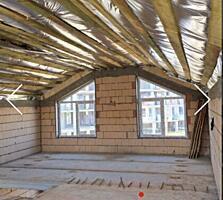 Продам двухэтажный кирпичный таунхаус в Лесках.