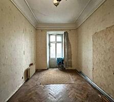 Предлагается продажа комната в коммунальной квартире со своей кухней. 