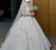 Продам свадебное платье. Размер S–M.