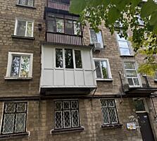 Продам 2-х комнатную квартиру в центре.