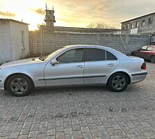 Продам Mercedes W211 2003 год 2.2 дизель, автомат, нейтральные номер