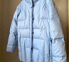 Geaca ușoară, călduroasă cu umplutură din puf natural. Mărime: 46.