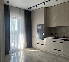 Продаётся просторная и светлая квартира с панорамным видом на фонтан .