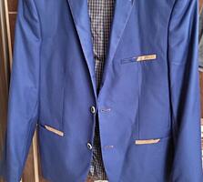 Продам мужской костюм