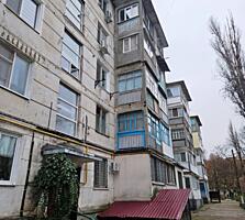 Центр. Напротив рынка.