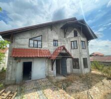 Se oferă spre vânzare casă spațioasă în 2 niveluri, situată în ...