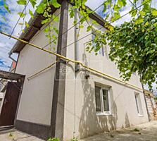 Vă propunem spre vânzare apartament la sol, în 2 nivele, cu patru ...