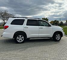 Продам Toyota Sequoia