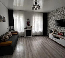 Продам 3 комнатную квартиру, рядом центр.