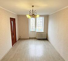 4/4 2я Каховская (Космо), 2-комнатная, шатровая кровля.