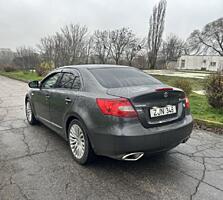 Продам Сузуки кизаш 2010 год автомат