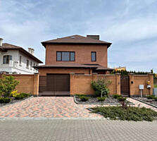 Продам двухэтажный дом 500 кв. м., Совиньон.