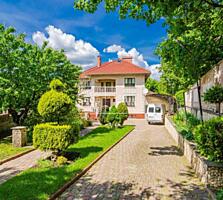 Se vinde casă în sectorul Centru, cu amplasare reușită pe str. ...