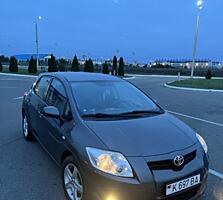 Продам Toyota Auris, 2007 год. Двигатель — 2.0 турбодизель, механика.