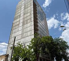 В продаже студия в строящемся доме в самом центре города. В квартире .