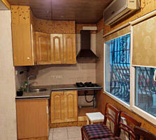 1к спуск Маринеско/Ольгиевская. Под квартирой большой гараж.