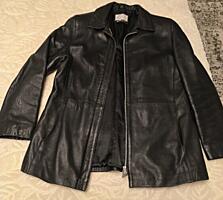 Продам кожаную женскую куртку (размер 42)