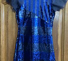 Нарядное платье синего цвета с палетками и органзой, 44 размер