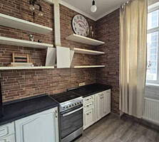 Красивая 1 комнатная квартира ЖК ФАВОРИТ заходи и живи, средний этаж