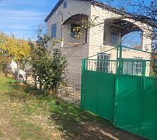 Продам двух этажный дом на 6 сотках земли. Состояние дома под ремонт, 